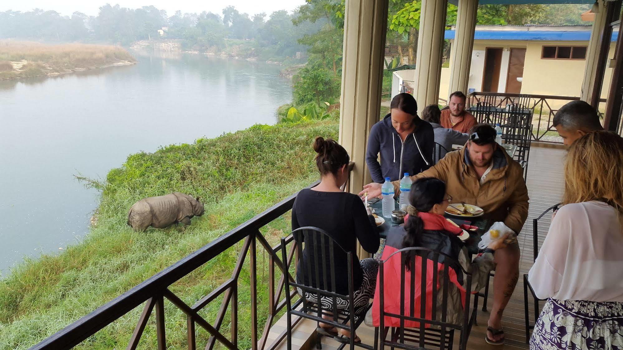 Hotel Wildlife Camp Sauraha Exterior foto