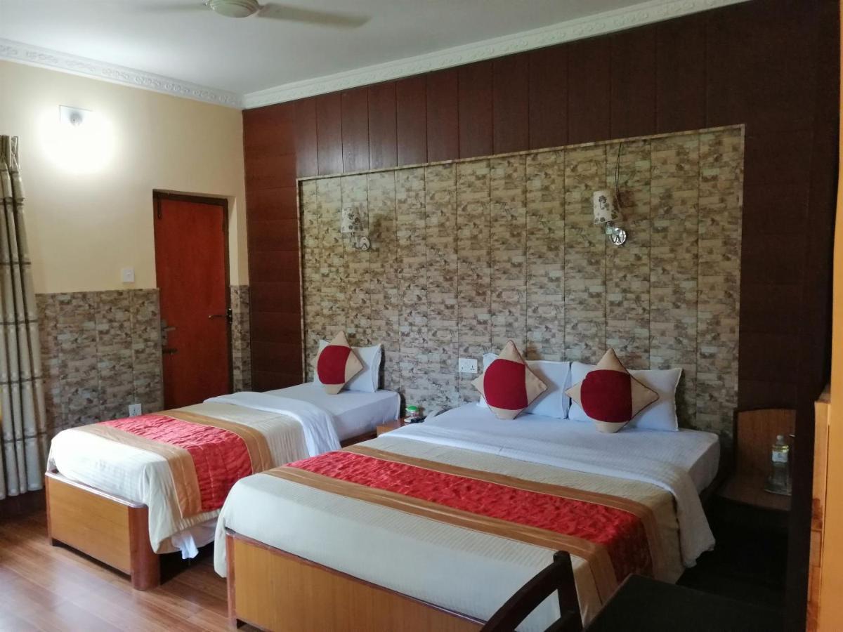 Hotel Wildlife Camp Sauraha Exterior foto